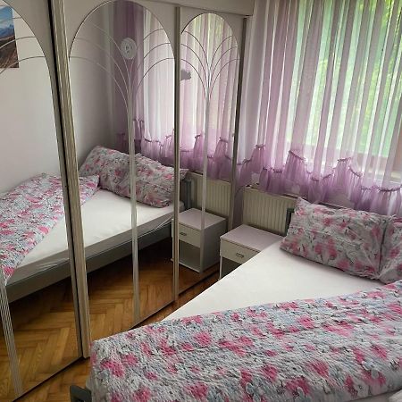 Slatka Sobica Za Dvoje Sa Upotrebom Zajednicke Kuhinje I Kupaonice Zagreb Exterior foto