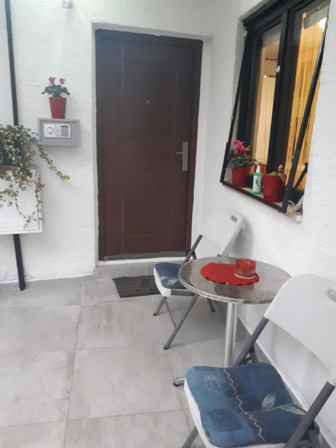 Slatka Sobica Za Dvoje Sa Upotrebom Zajednicke Kuhinje I Kupaonice Zagreb Exterior foto